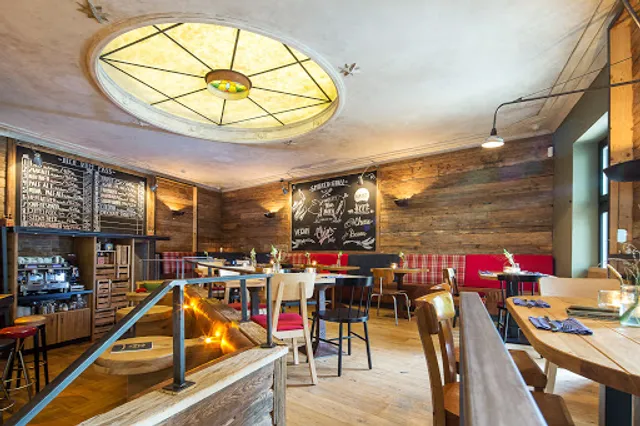 Dolden Mädel Ratsherrn Braugasthaus Berlin