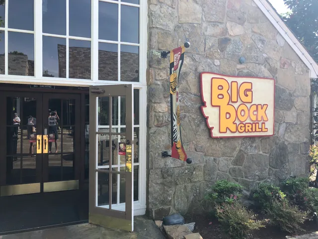 The Smoky Gnome - formerly Big Rock Grill