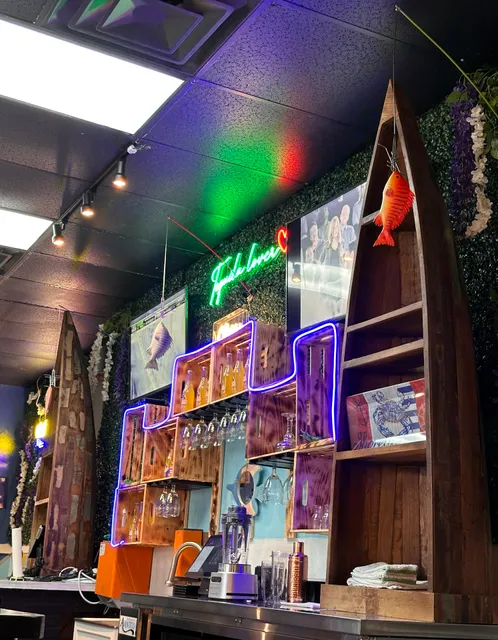 La isla mariscos y taqueria