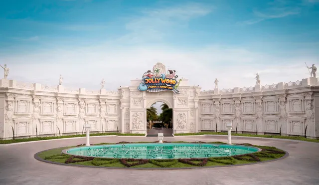 Jollywood Studios and Adventures