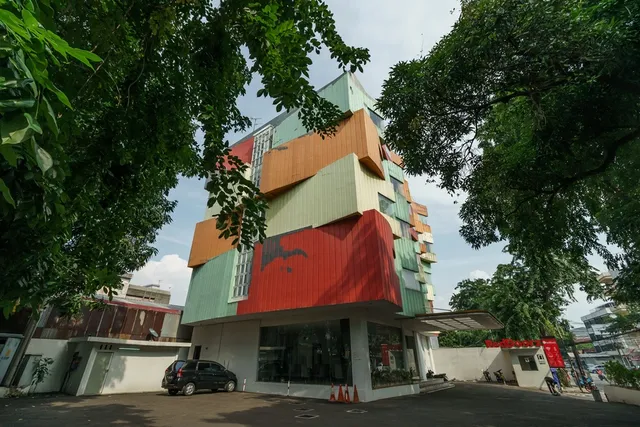 RedDoorz Plus @ Jalan Petojo Utara