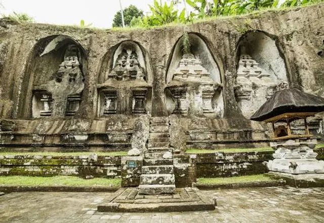 Makam Purba (ancient tomb)