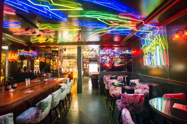 Salmon Guru - A CONTRACORRIENTE