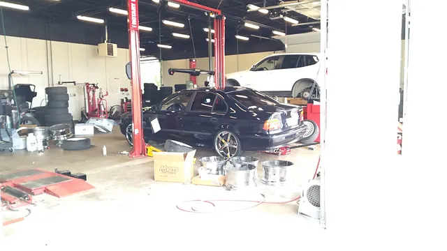 RNR Tire Express (Richmond, IN)