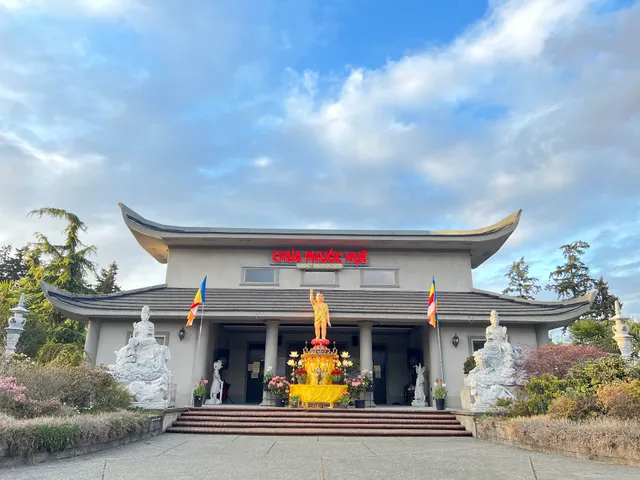 Vietnamese Buddhist Meditation Center (Chùa Phước Huệ)