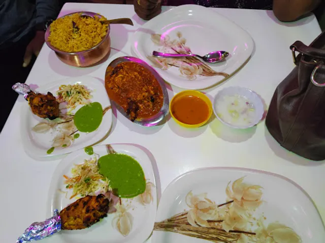 THE LAZEEZ RESTAURANT