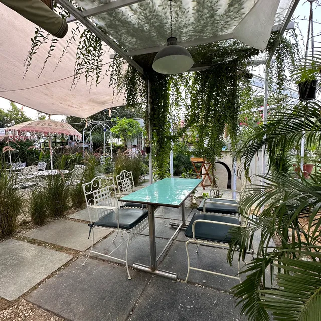 Nutmeg Cafe & Restaurant