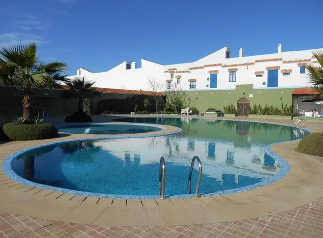 فندق الشاطئ الذهبي