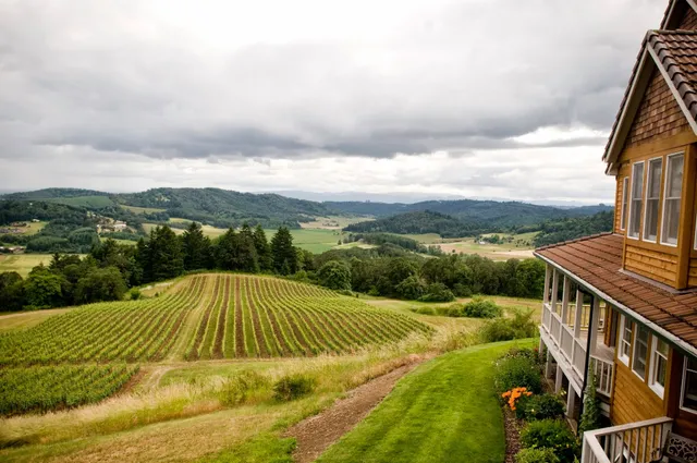 Youngberg Hill Inn & Winery