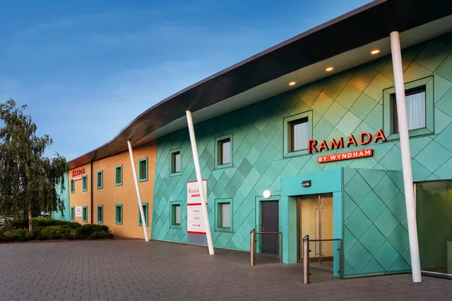 Ramada Cobham M25