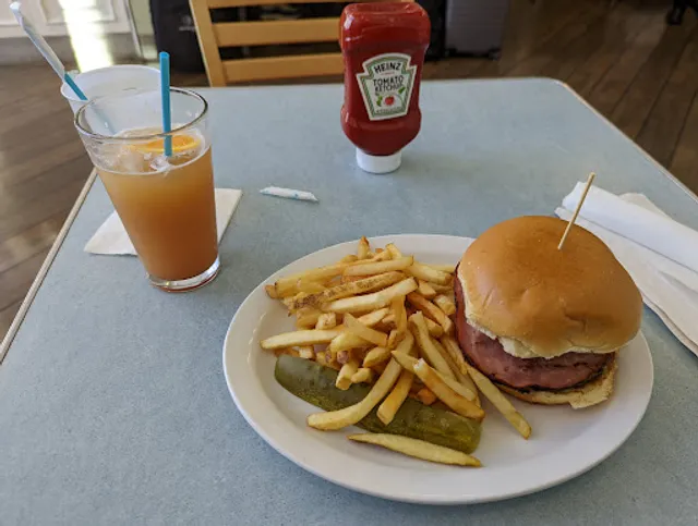 Islander Bar and Grill