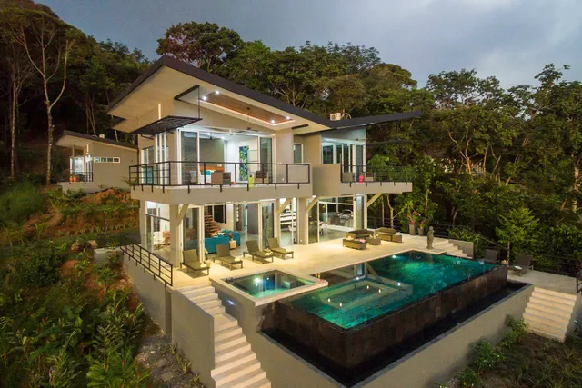 Gema Escondida, Costa Verde Estates