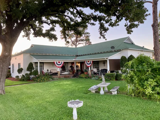 The Old Liberty Schoolhouse B&B