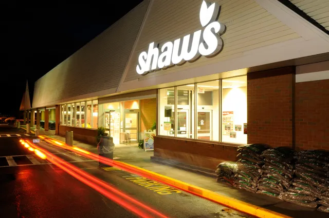 Shaw's Plaza