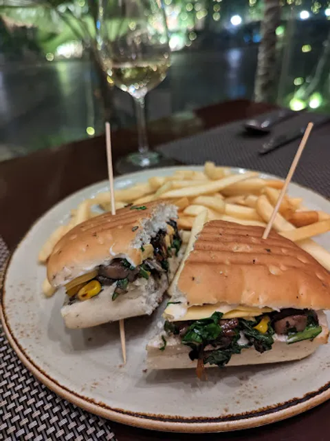 Pool Bar - Courtyard By Marriot