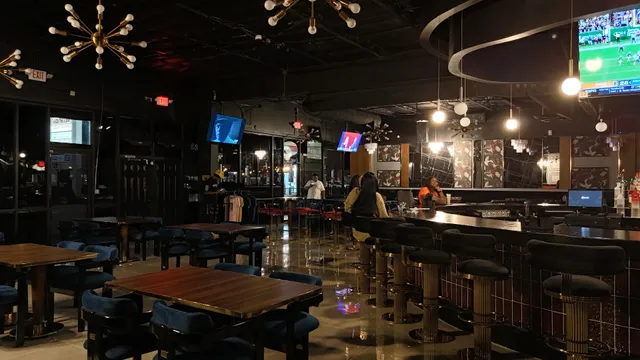 Luxe Restaurant & Bar