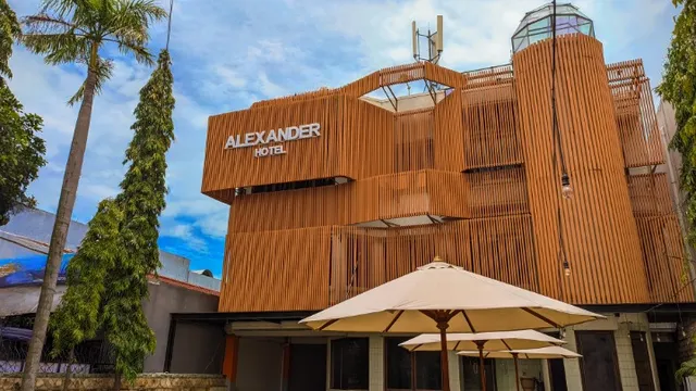 Alexander Hotel