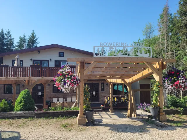 Bowering Lodge / Guest House