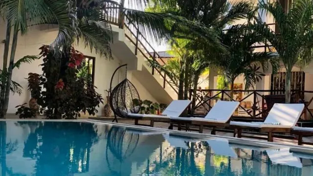 Reyna Resort (Ex Cezere The Palm Hotel)