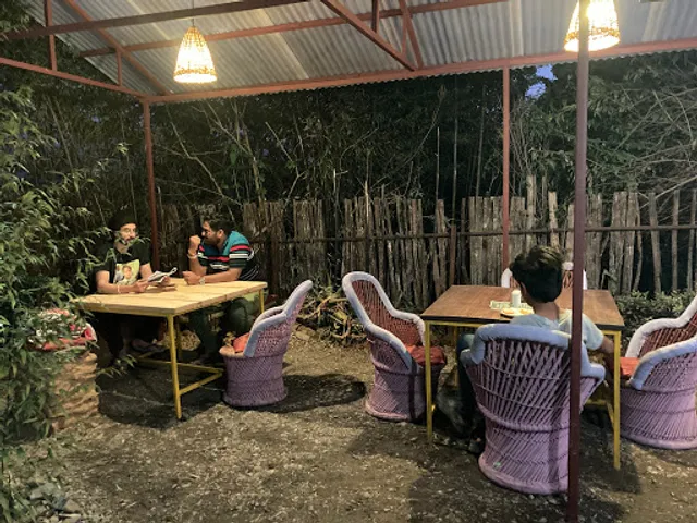 The 4tables Cafe & Gallery