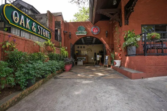 Oak & Stone Bed and Breakfast