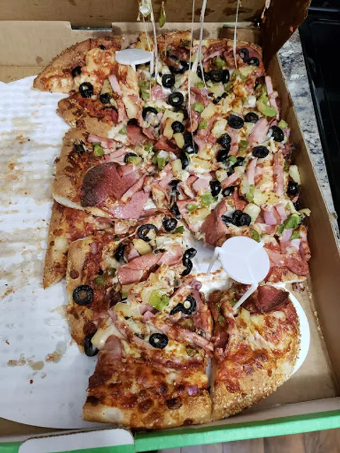 Red Swan Pizza - Regina East