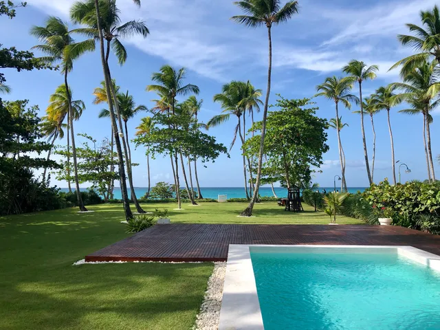 Las Olas Luxury Villas