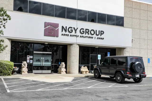 NGY Group Chino