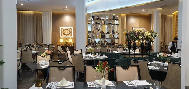 رستوران ماهان شاندیز