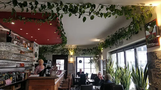 La Taverne - Tony & Lucy Café