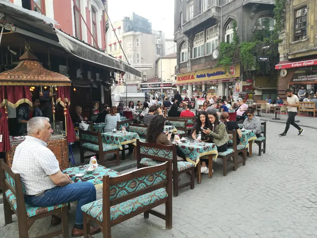 Tarihi Eminönü kahvecisi