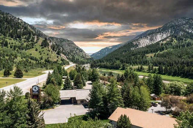 Flying Saddle Resort