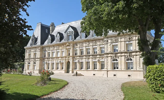 Field Bertheauville - Hotel Reception