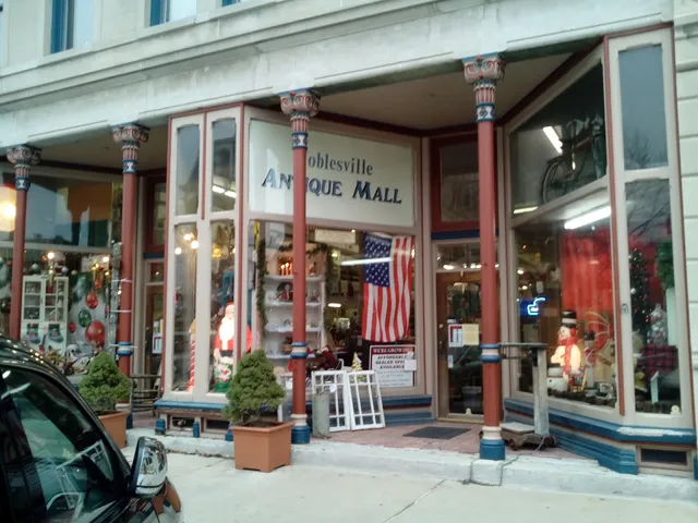 Noblesville Antiques on the Square