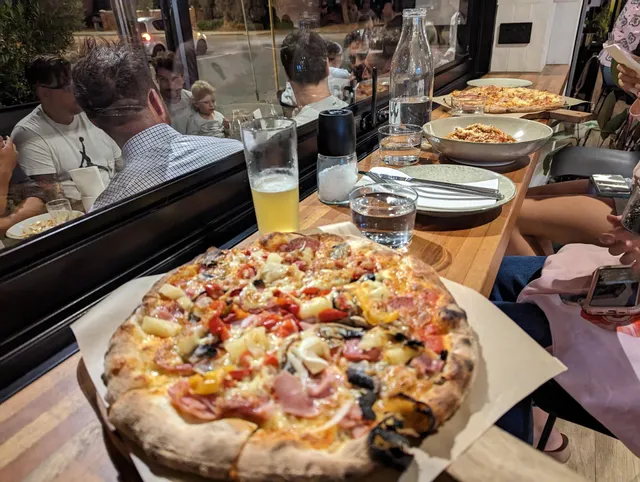 Pizzaca Pizzeria & Bar