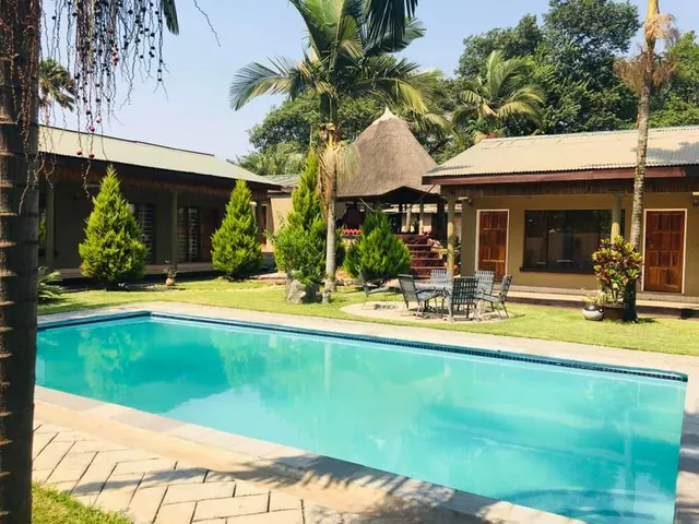 Riverside Courtyard Lodge