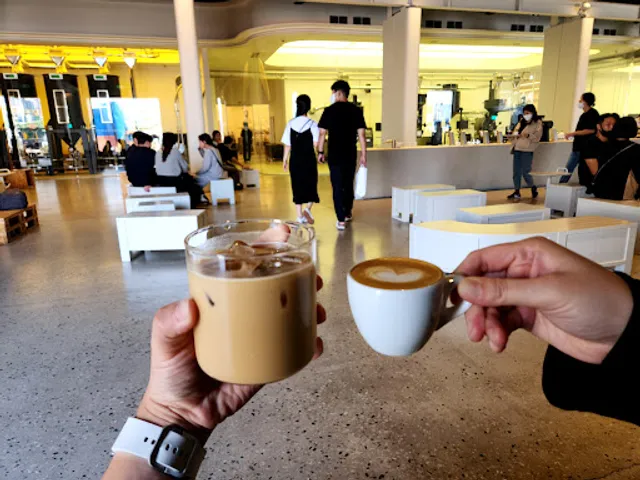 Momos Yeongdo Roastery & Coffee bar