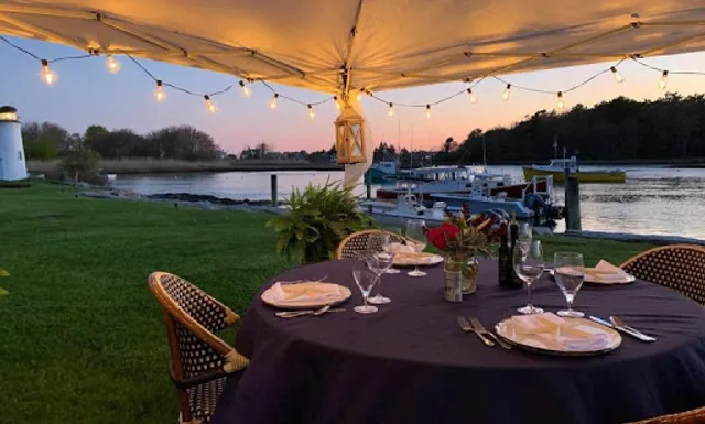 Latitudes At Nonantum Resort