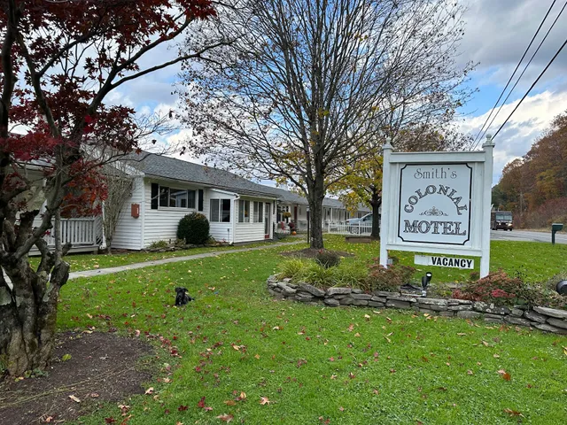 Smith's Colonial Motel