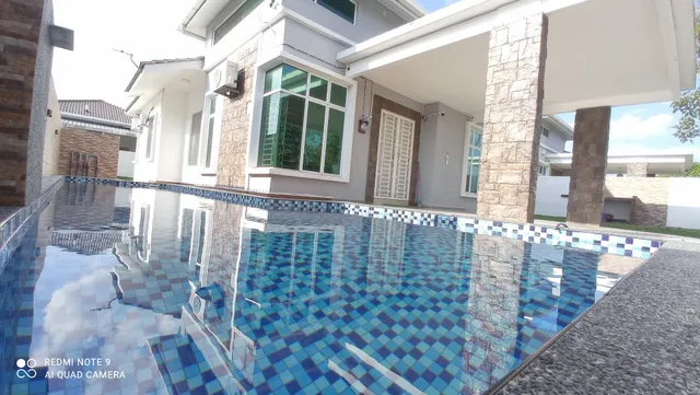 D'Zahra Home - with 30ft private pool.