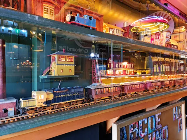 Aulus Bar & Restaurant