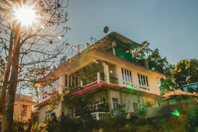 Mansarover Homestay / Flora & Transport