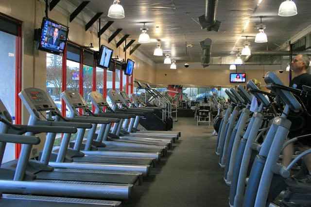 California Fitness 24/7 - OAKLEY