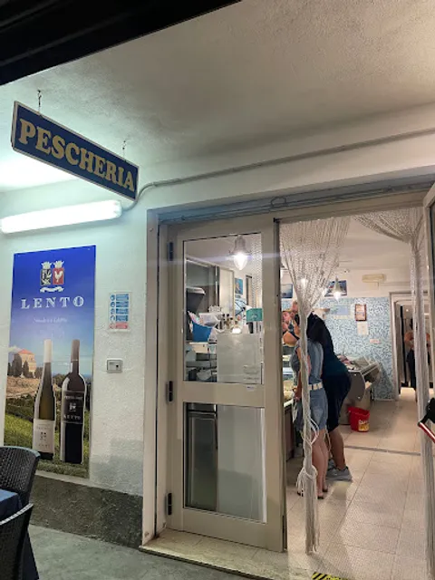 Fish Food and fond of the Sea