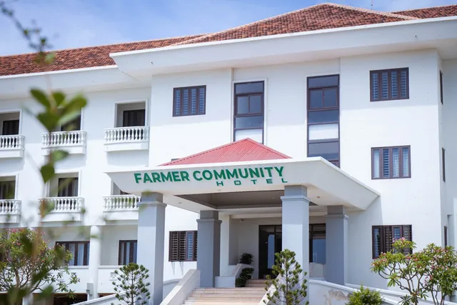 Farmer Community Hotel