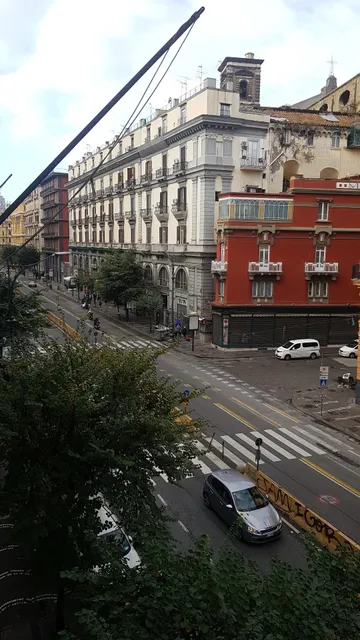 Red Queen Naples, Naples