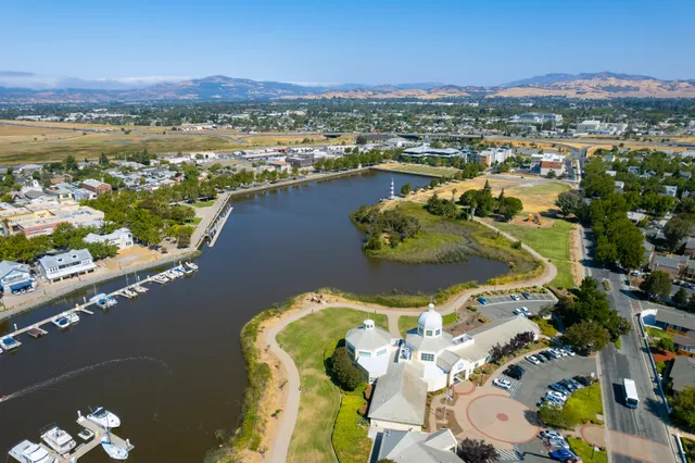 Holiday Inn Express & Suites Suisun City, an IHG Hotel