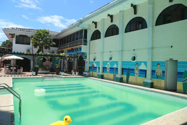 RedDoorz Plus @ Castle Chateau Iloilo