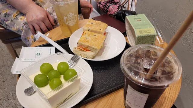 Starbucks Yeongdeungpo-gu Office Station