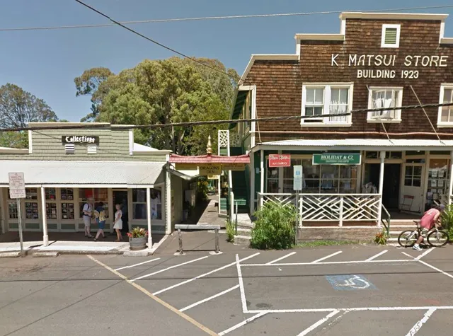 Dragon's Den Herb Shop Maui